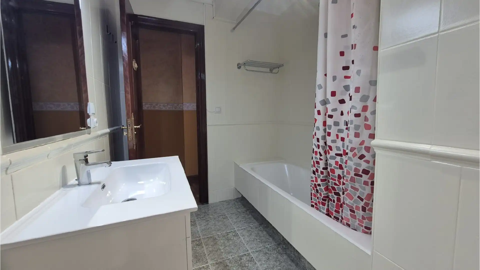 Bathroom of Flat for rent in Palencia  with Heating, Terrace and Furnished