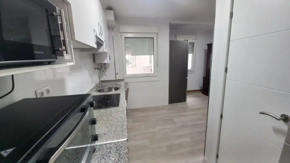 Küche von Wohnung zur Miete in A Coruña Capital  mit Heizung und Parkett