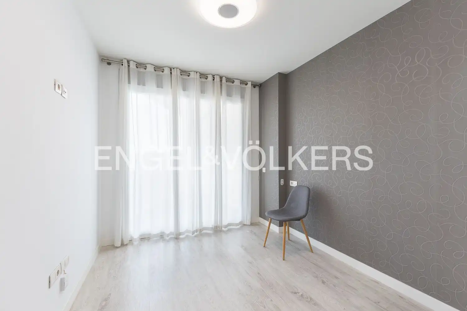 Balcony of Flat for rent in Torrent  with Air Conditioner, Heating and Parquet flooring