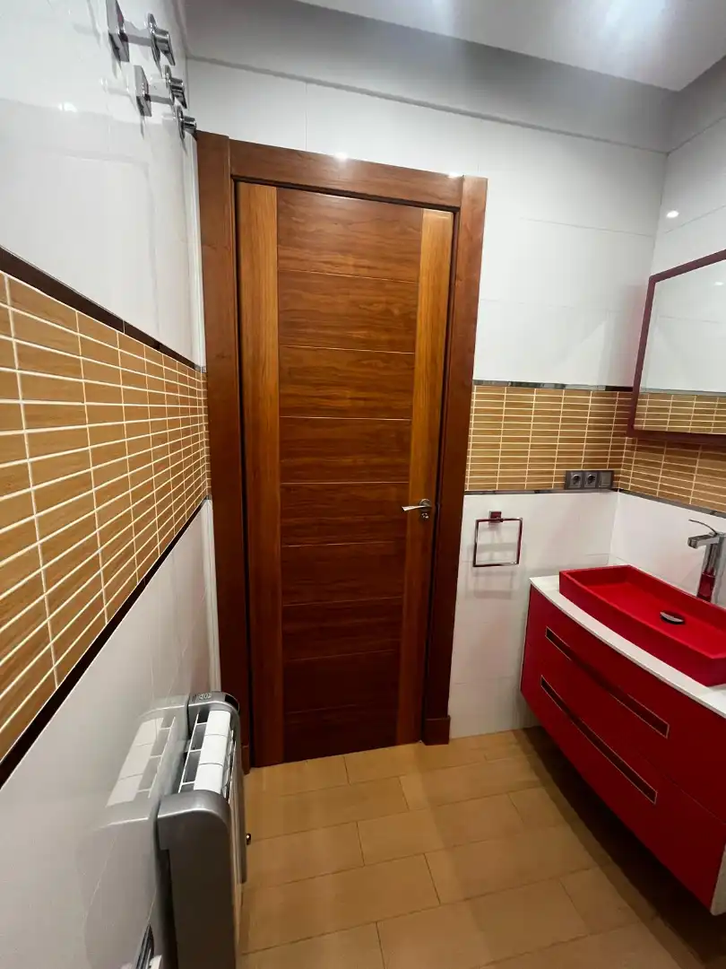 Badezimmer von Wohnung zur Miete in Granada mit Klimaanlage, Heizung und Parkett