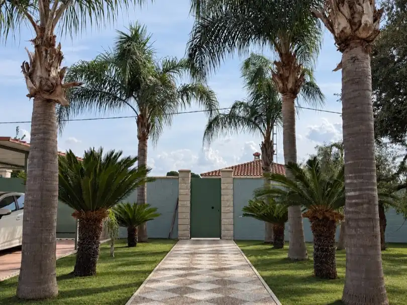 Vista exterior de Casa o chalet en venta en Arahal, Sevilla