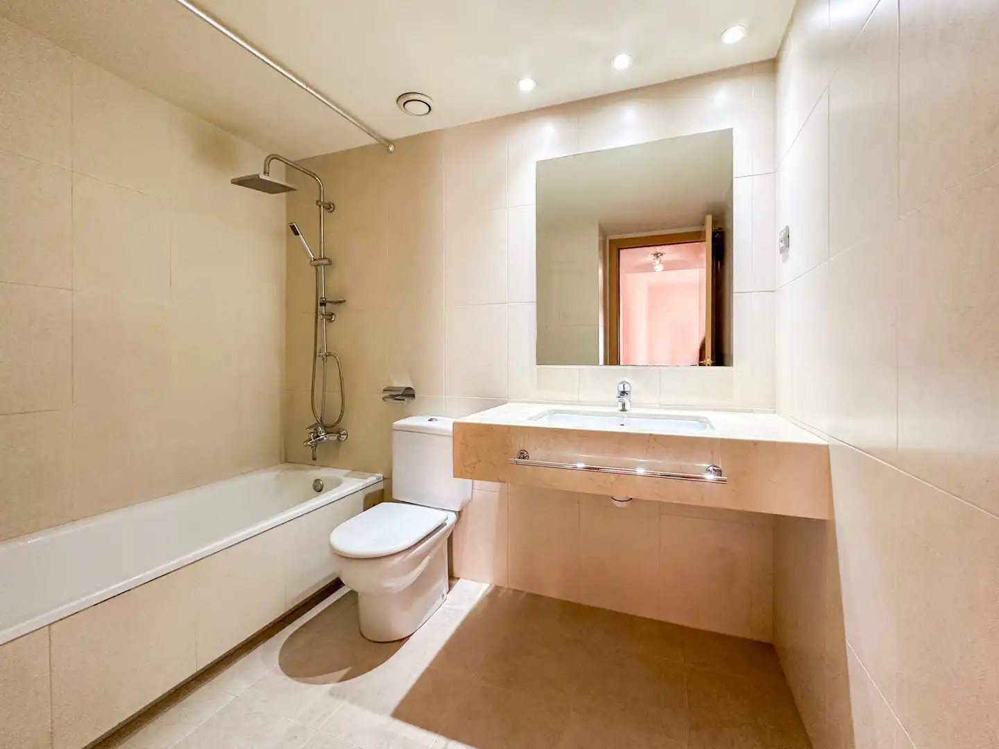 Baño de Piso en venta en Reus con Aire acondicionado, Calefacción y Parquet