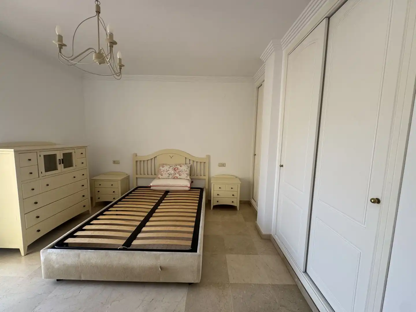 Habitación de Piso en venta en Marbella con Aire acondicionado, Terraza y Trastero