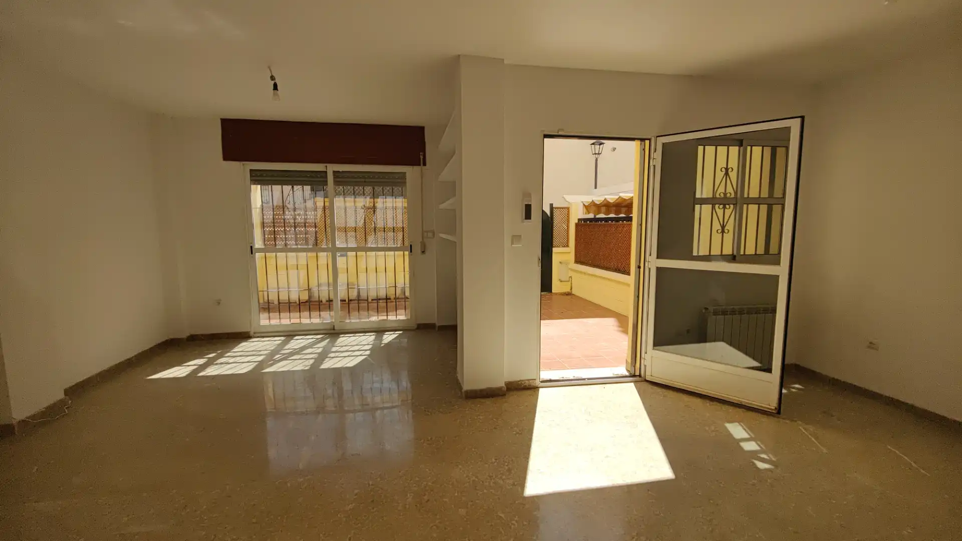 Casa adosada en venta en Huétor Vega con Calefacción, Jardín privado y Piscina