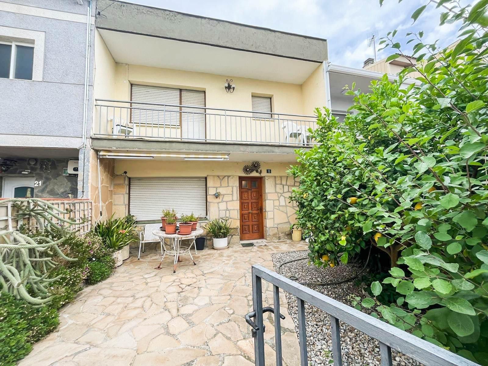 Exterior view of House or chalet for sale in Esparreguera  with Private garden