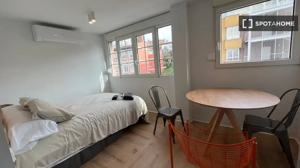 Habitación de Piso de alquiler en Madrid con Aire acondicionado, Calefacción y Amueblado