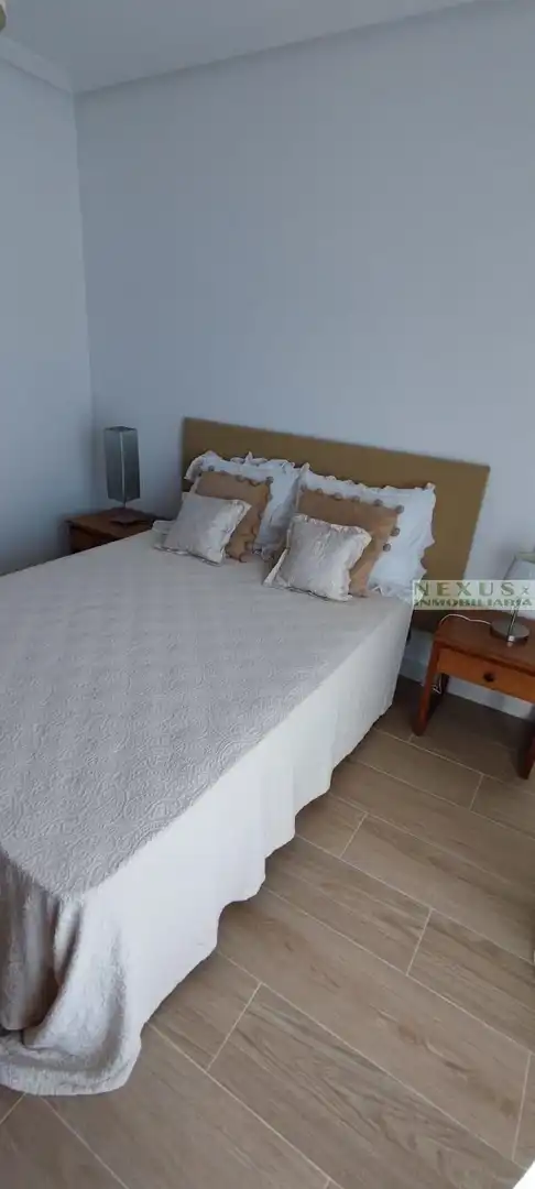 Schlafzimmer von Dachboden zur Miete in Cáceres mit Klimaanlage, Heizung und Möbliert
