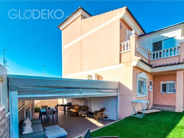 Casa-chalet en Venta en Puerto Marino