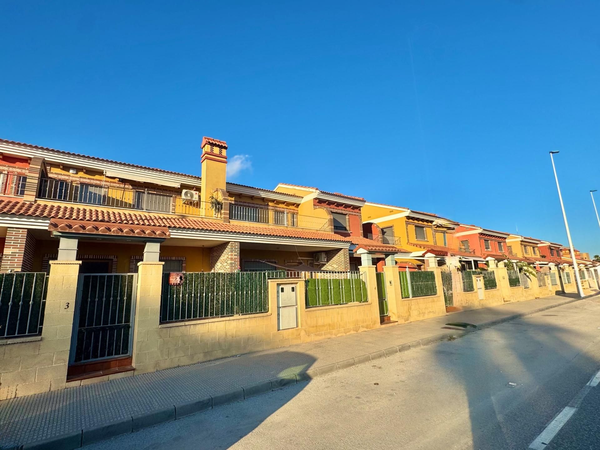 Vista exterior de Casa o chalet en venta en Orihuela con Aire acondicionado, Calefacción y Jardín privado