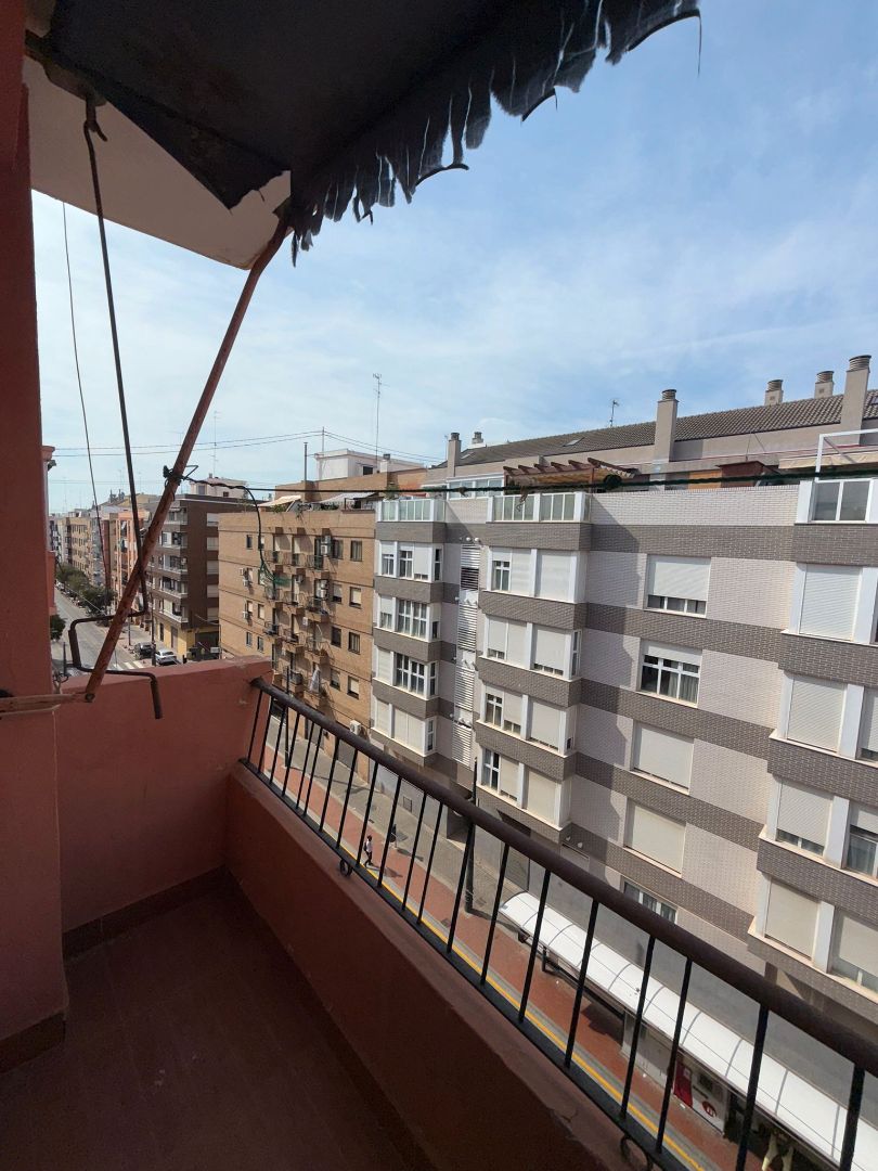 Vista exterior de Pis en venda en  Valencia Capital amb Balcó