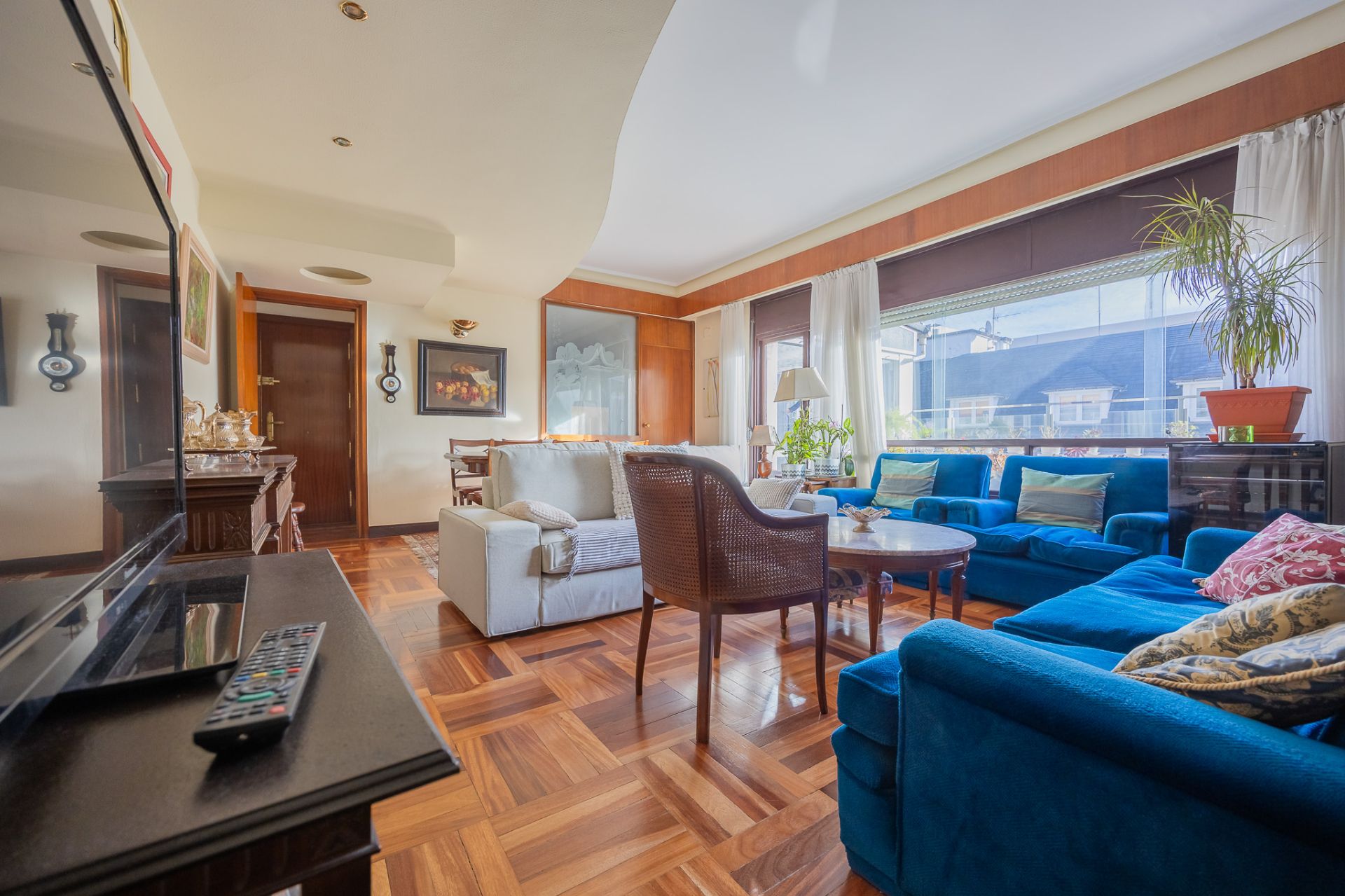 Living room of Flat for sale in Bilbao   with Heating, Terrace and Furnished