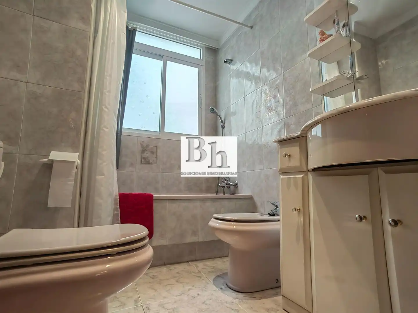 Baño de Piso en venta en Málaga con Aire acondicionado