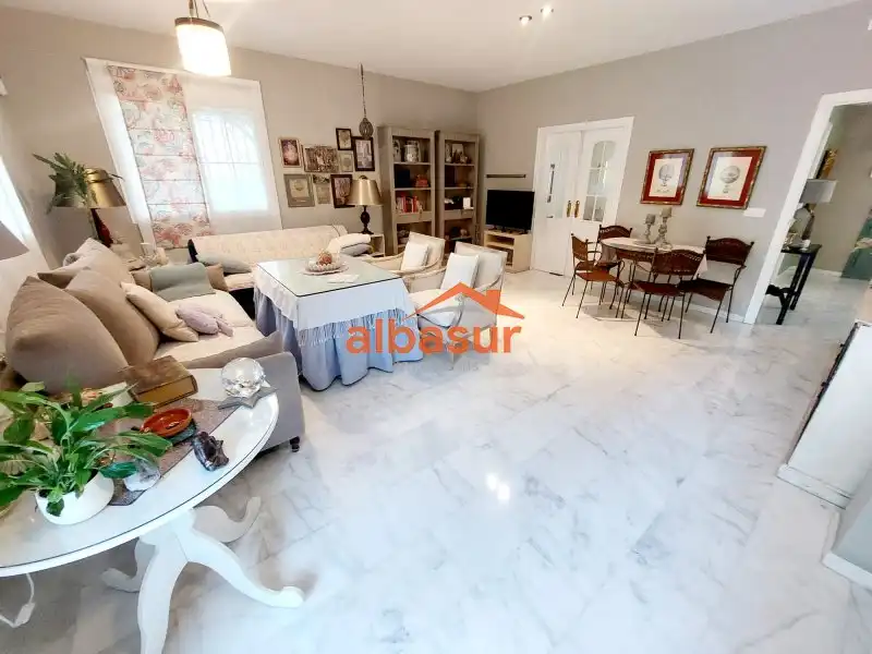 Chalet con piscina en venta en Calle Enebro, imagen 4