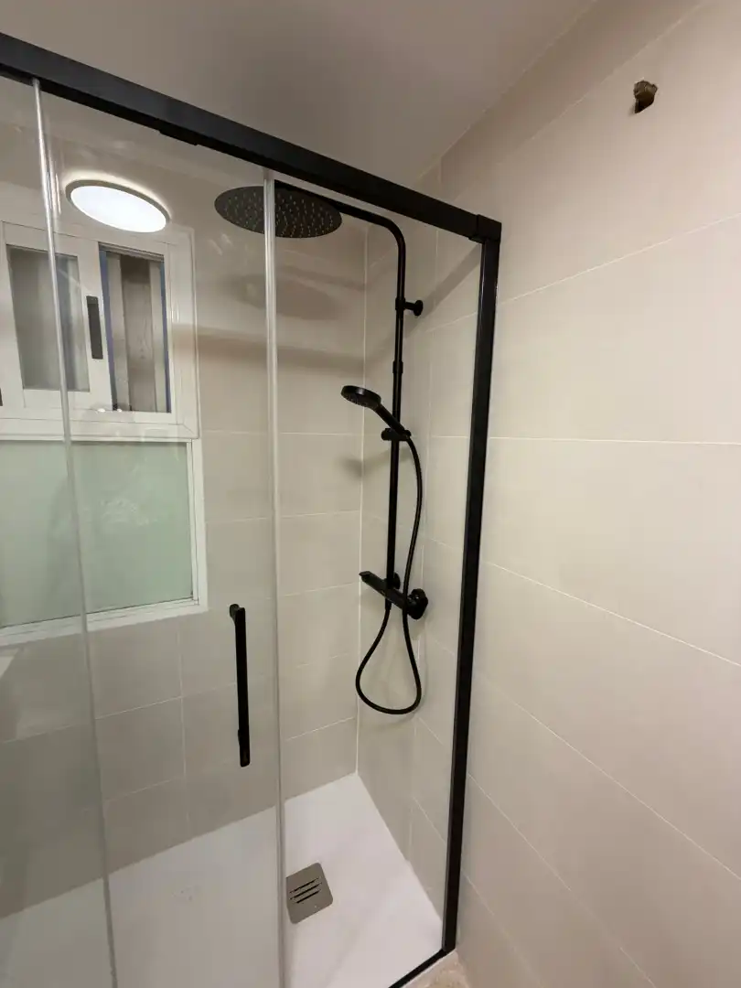 Badezimmer von Wohnungen zur Miete in Benidorm mit Klimaanlage, Möbliert und Ofen