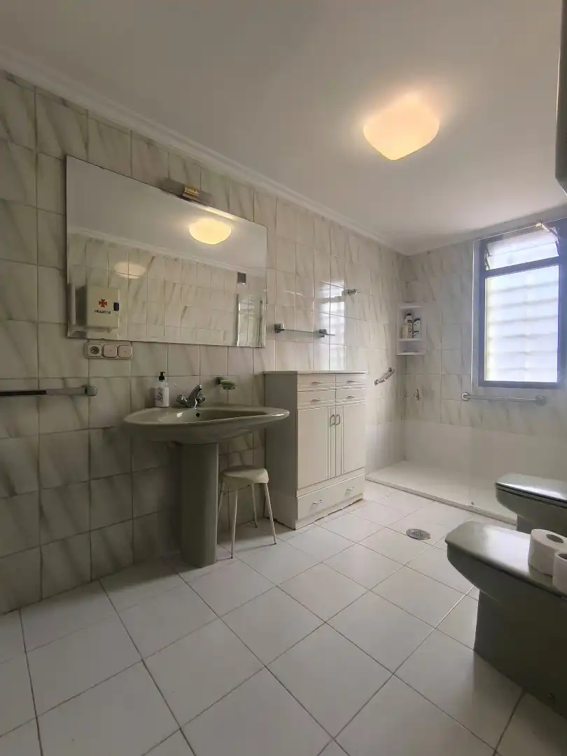 Baño de Piso en venta en Pontevedra Capital  con Calefacción, Parquet y Trastero