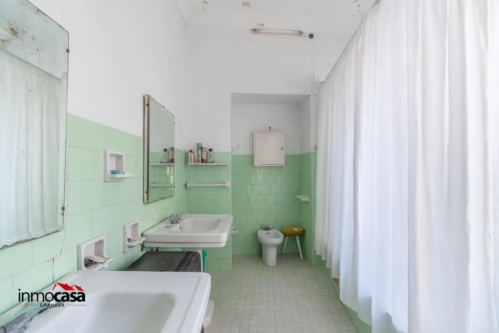 Bathroom of Buildings for sale in Priego de Córdoba