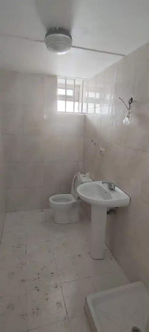 Badezimmer von Fabrikhallen zur Miete in Villares de la Reina