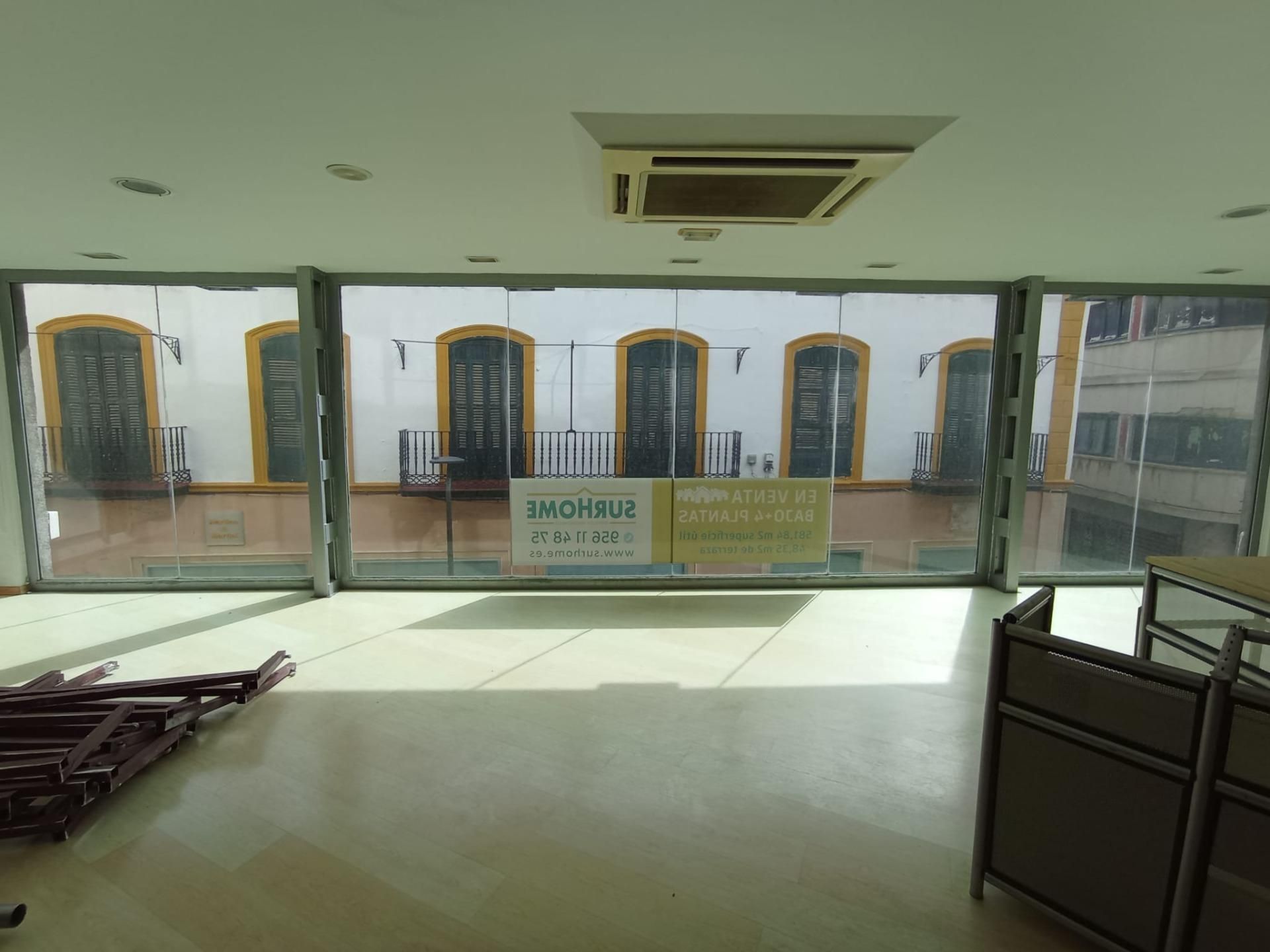 Building for sale in Algeciras