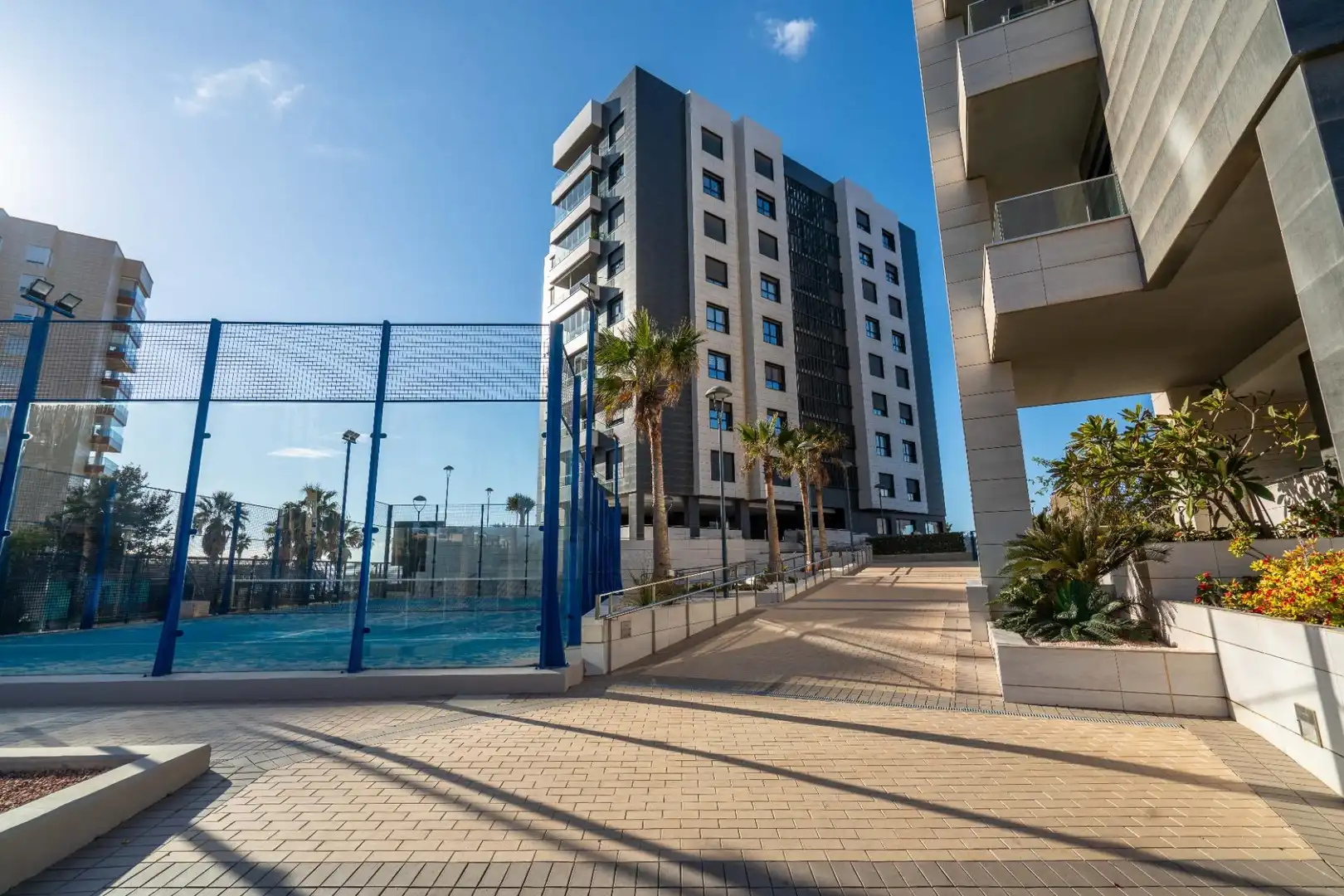 Vista exterior de Piso en venta en Almería con Aire acondicionado, Calefacción y Jardín privado