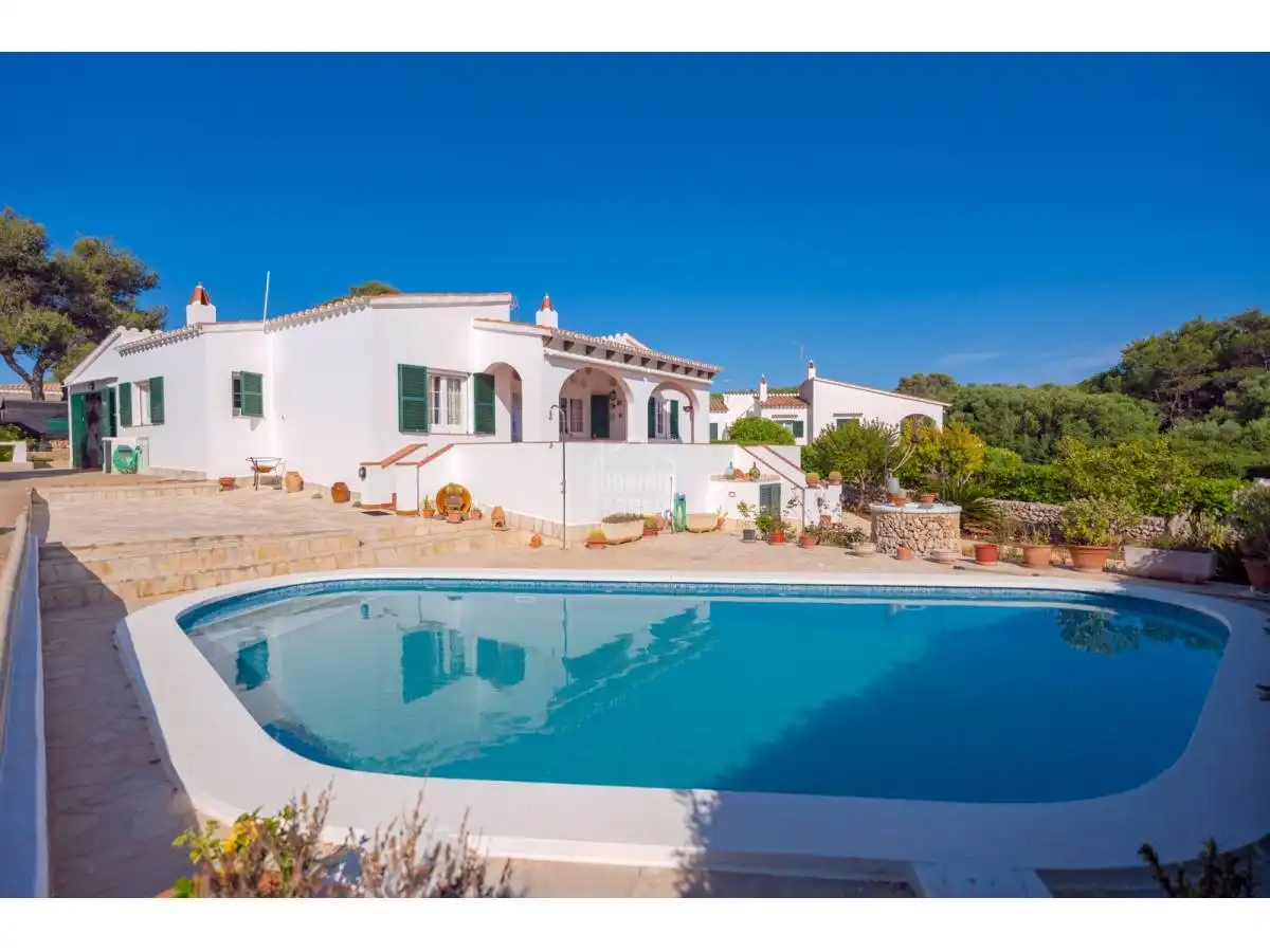 Villa mit Pool zum Verkauf in Binibèquer