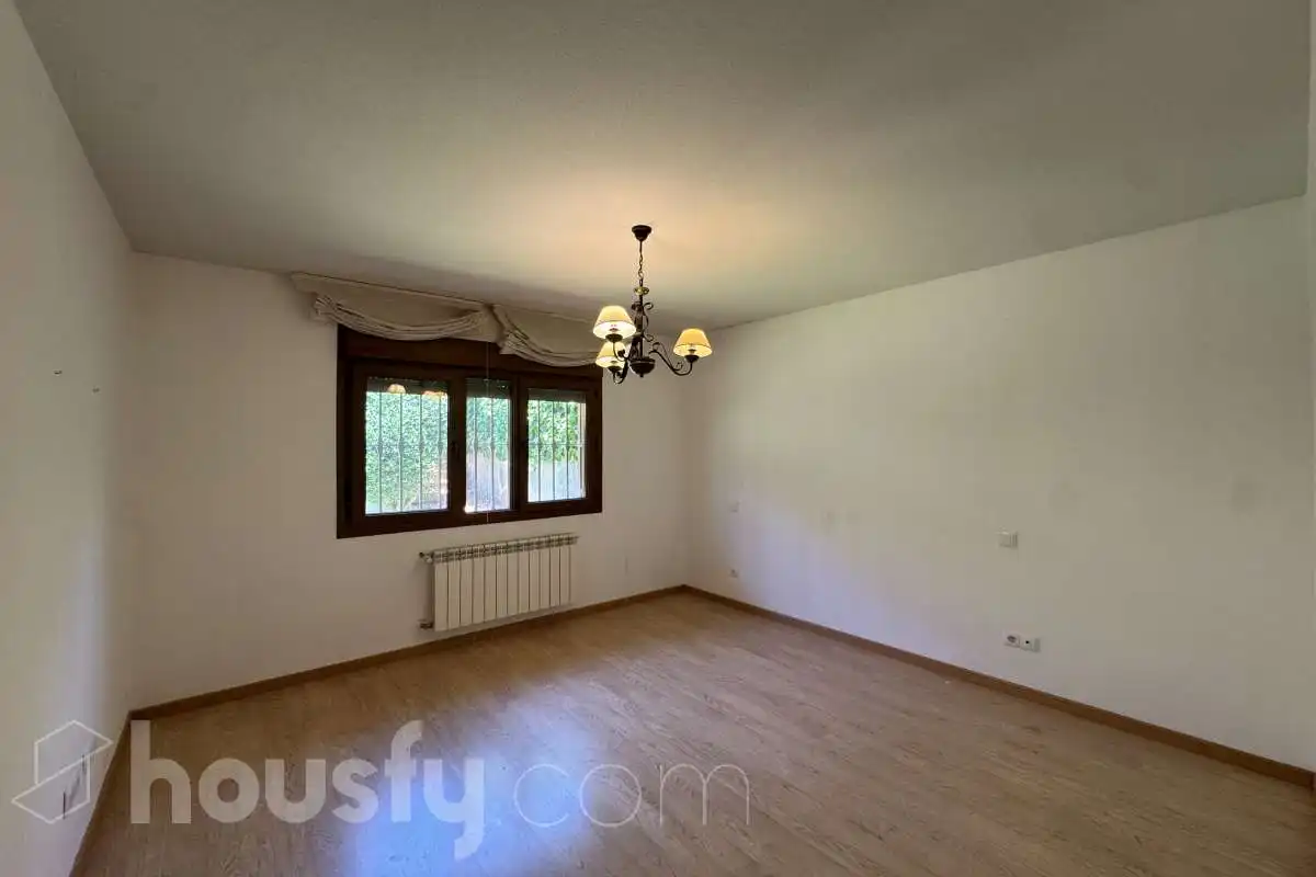 Sala d'estar de Casa o xalet de lloguer en San Lorenzo de El Escorial amb Jardí privat, Terrassa i Traster