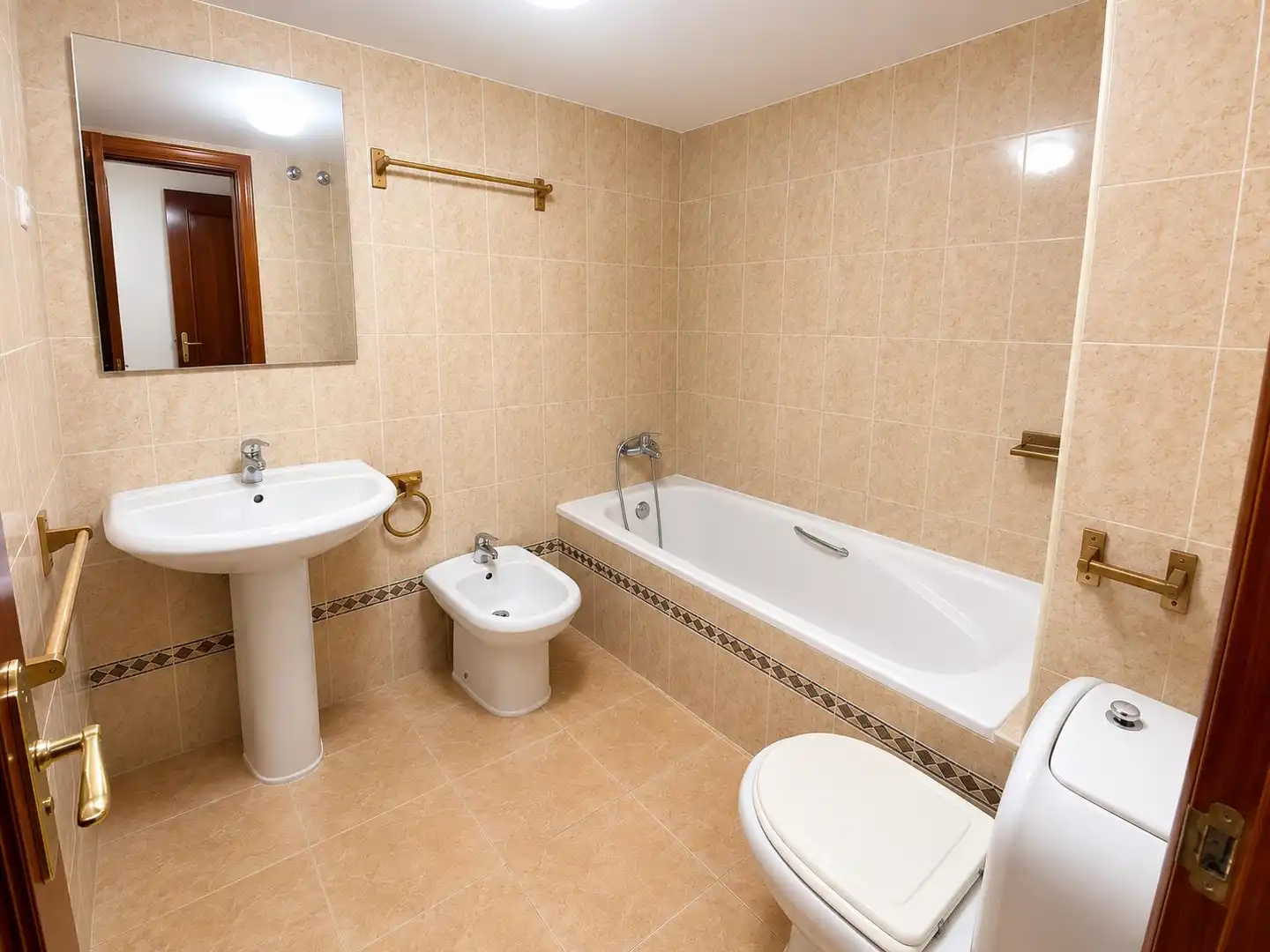 Baño de Piso en venta en Málaga con Aire acondicionado, Calefacción y Jardín privado