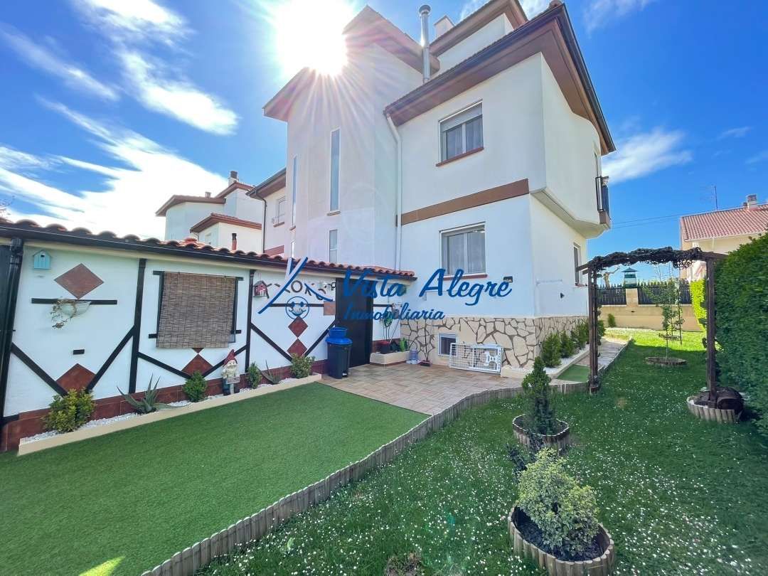 Vista exterior de Casa o xalet en venda en Anguciana amb Calefacció, Jardí privat i Parquet
