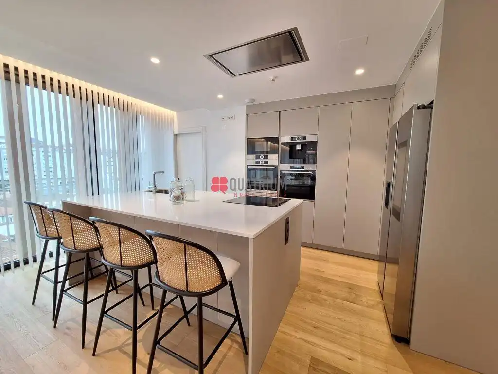 Cocina de Piso de alquiler en Santiago de Compostela  con Calefacción, Terraza y Amueblado