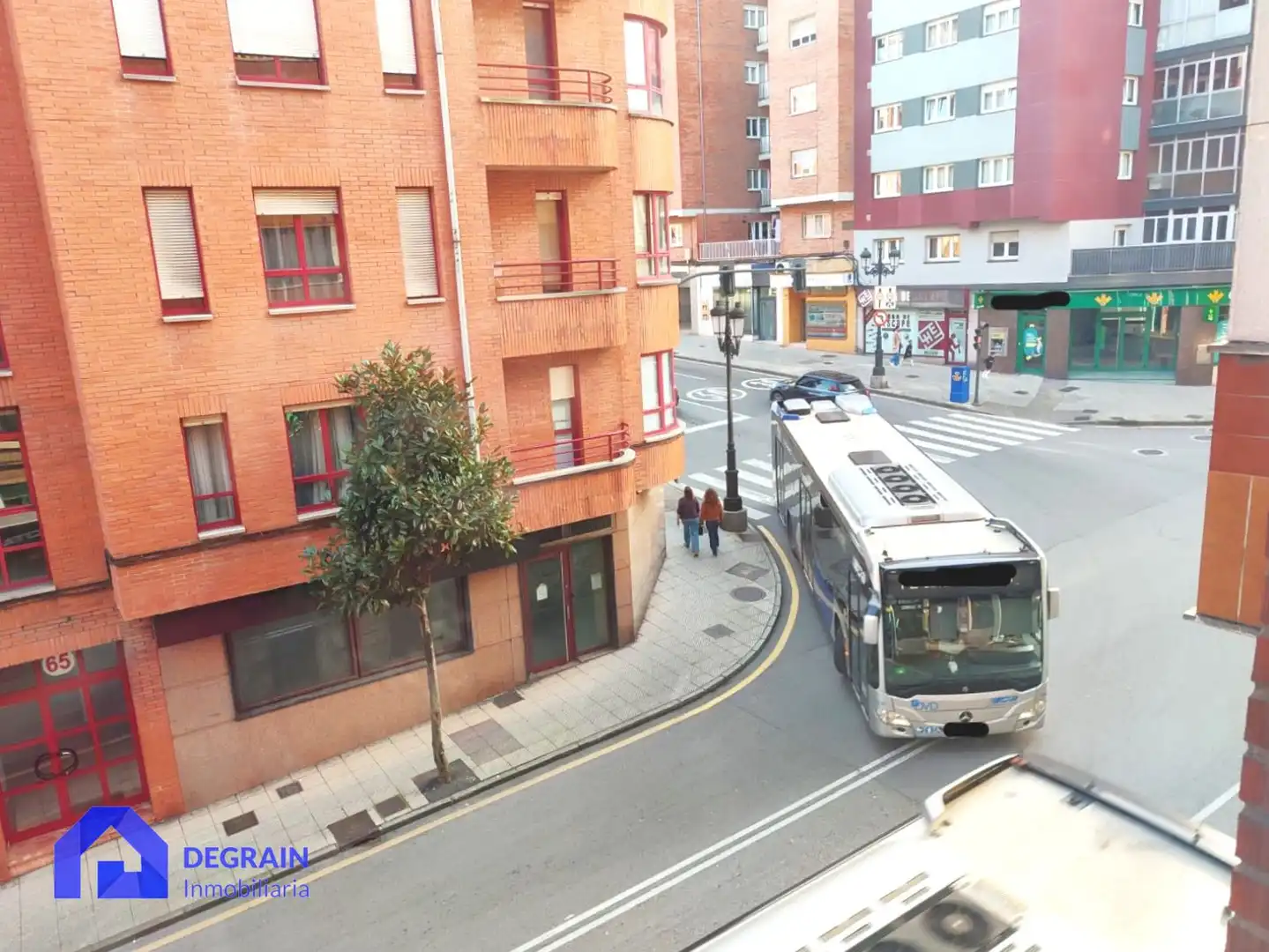 Vista exterior de Pis en venda en Oviedo  amb Traster