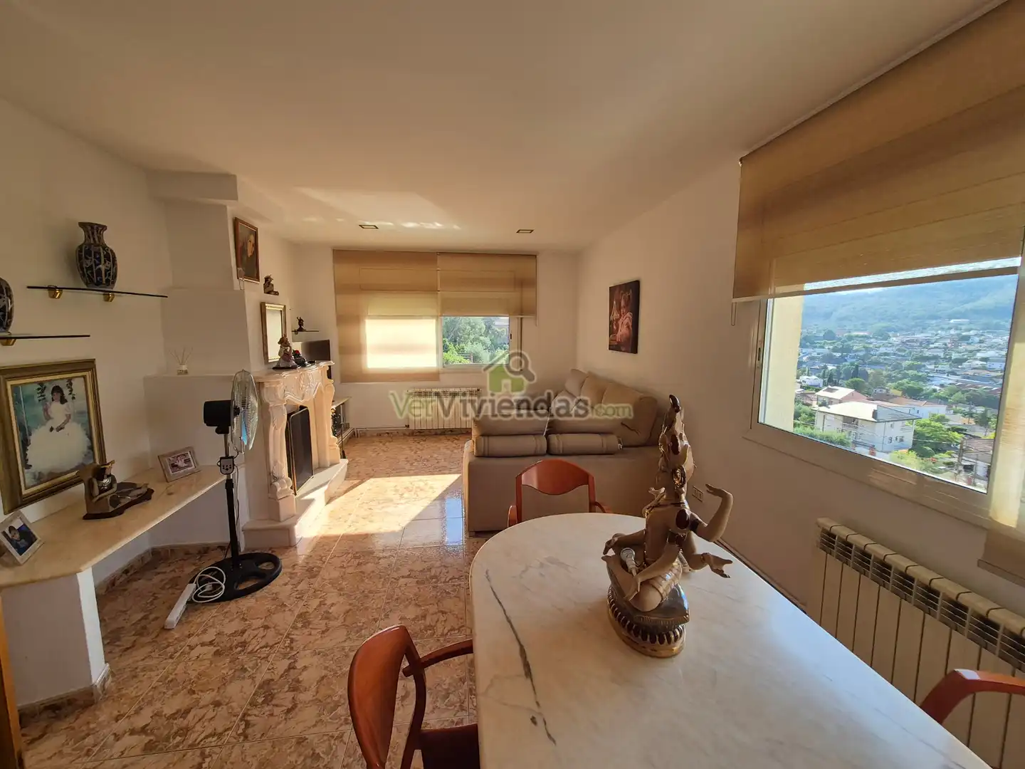 Sala d'estar de Casa o xalet en venda en Sant Vicenç Dels Horts amb Aire condicionat, Calefacció i Jardí privat