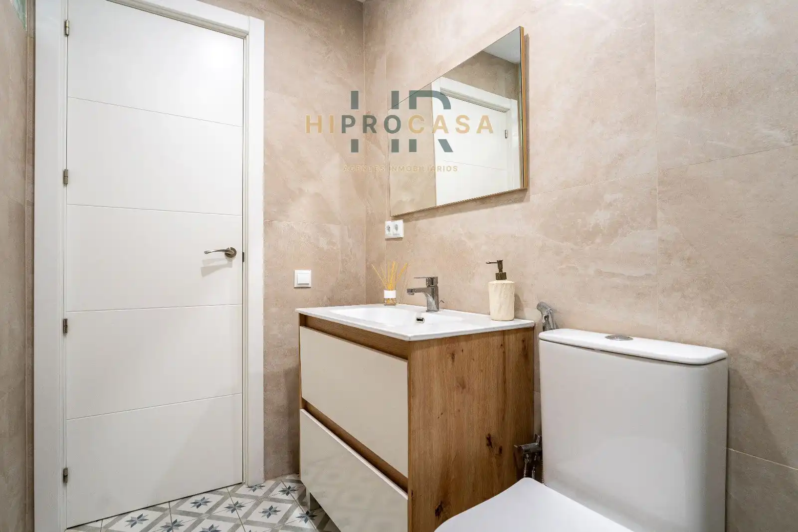 Baño de Piso en venta en Población de Arroyo con Aire acondicionado, Calefacción y Terraza