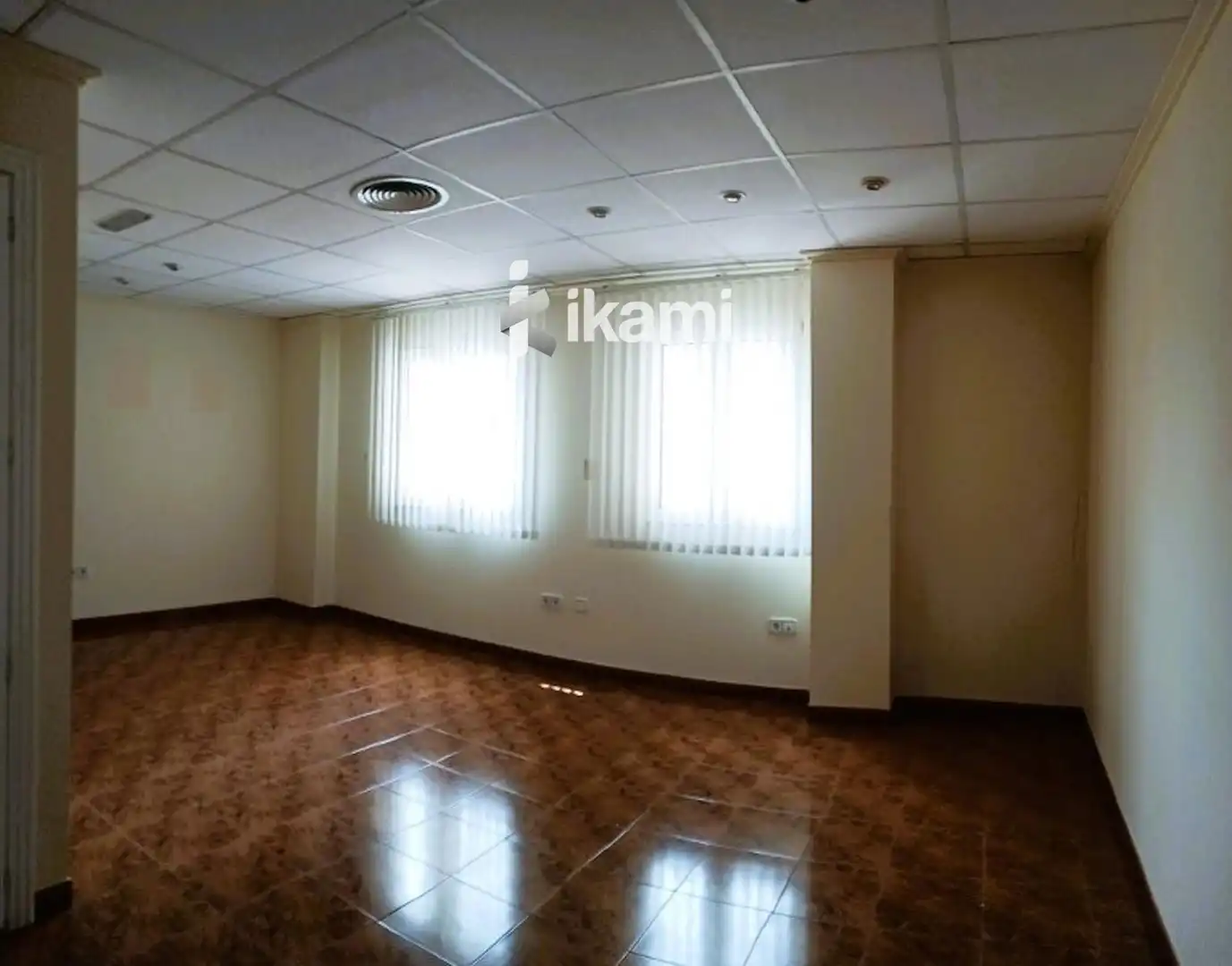 Oficina en venta en Dénia con Calefacción, Terraza y Internet