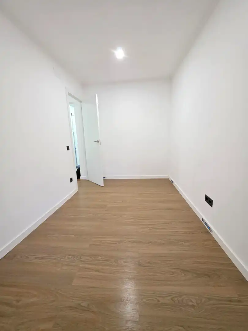 Flat for sale in Barcelona  with Air Conditioner and Heating