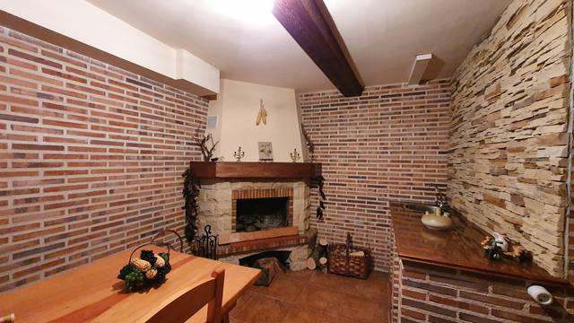 Casa adosada en Venta en Avenida Palencia en Dueñas
