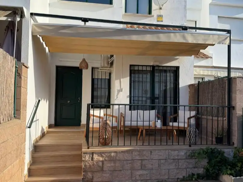 Villa con piscina in vendita a AVENIDA DE MAGALLANES 52, imagen 2