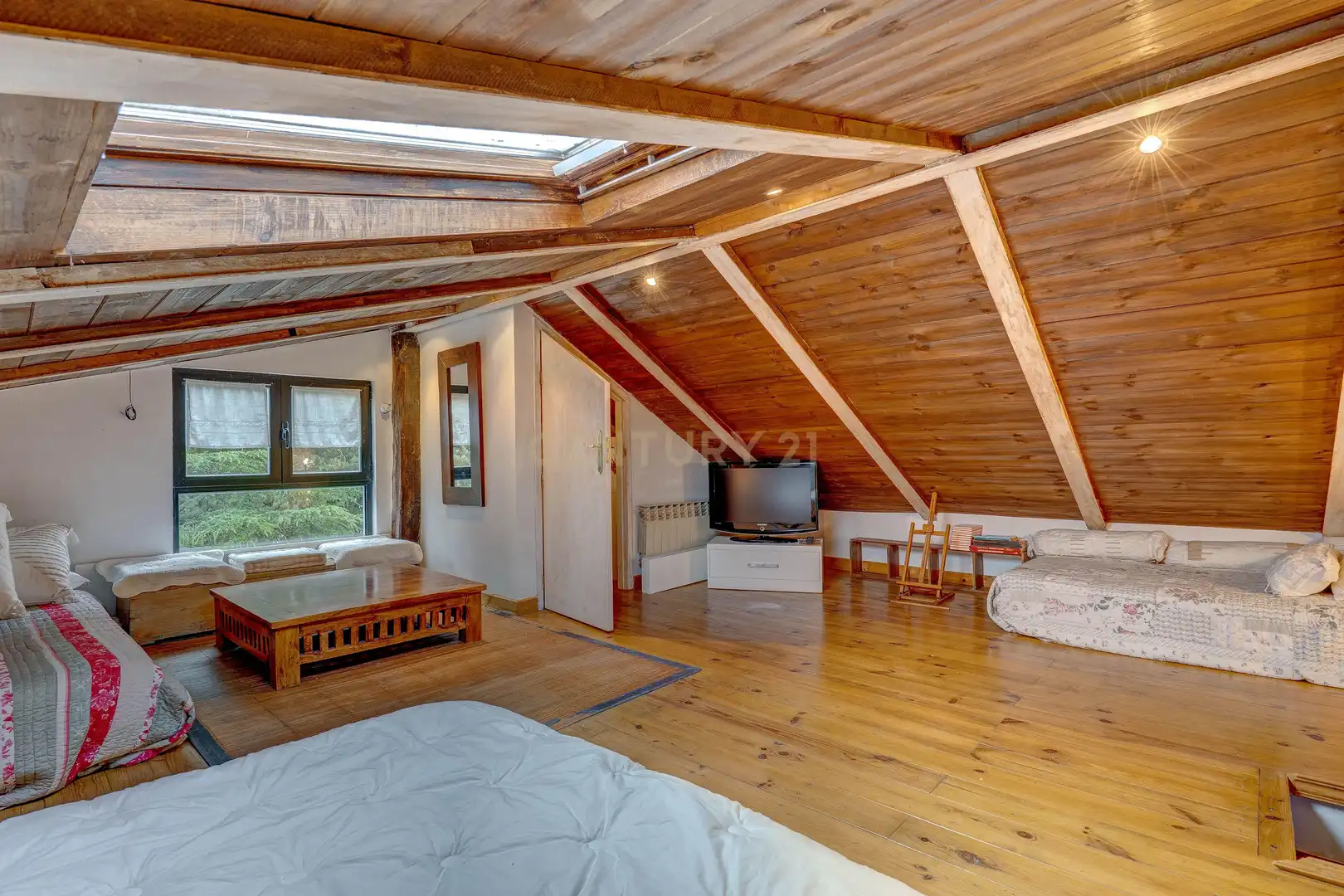 Schlafzimmer von Einfamilien-Reihenhaus zum Verkauf in Anguciana mit Privatgarten, Abstellraum und Schwimmbad