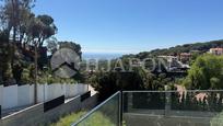 Vista exterior de Casa o xalet en venda en Alella amb Calefacció, Jardí privat i Terrassa