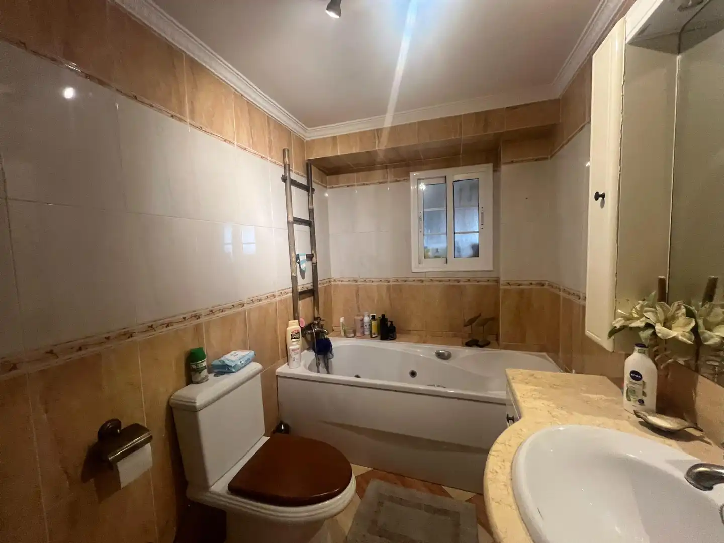 Badezimmer von Wohnung zum Verkauf in Jerez de la Frontera mit Klimaanlage, Privatgarten und Möbliert