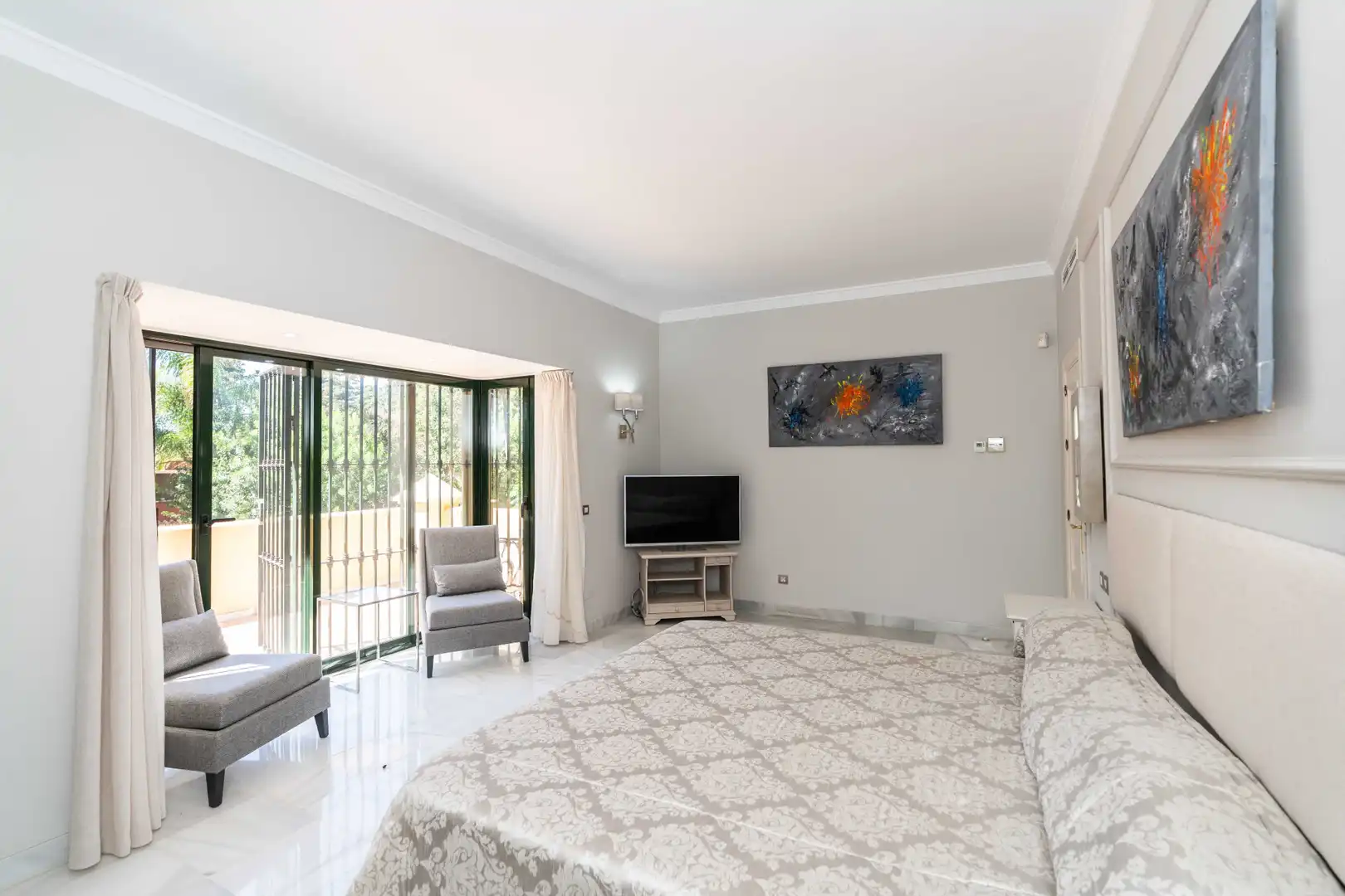 Dormitori de Casa o xalet en venda en Marbella amb Aire condicionat, Jardí privat i Terrassa