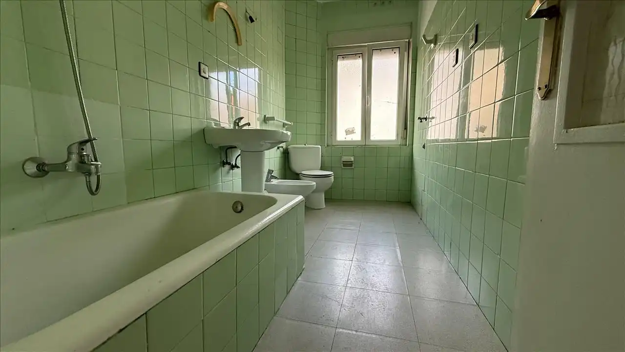 Bany de Pis en venda en Aller amb Balcó