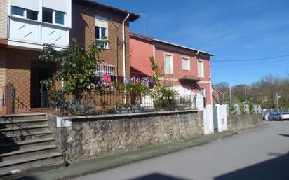 Exterior view of Single-family semi-detached for sale in Torrelavega   with Balcony