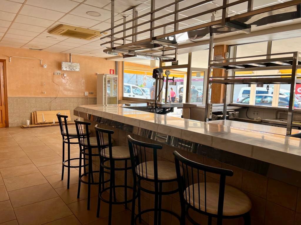 Premises for sale in Alcúdia  with Air Conditioner and Terrace