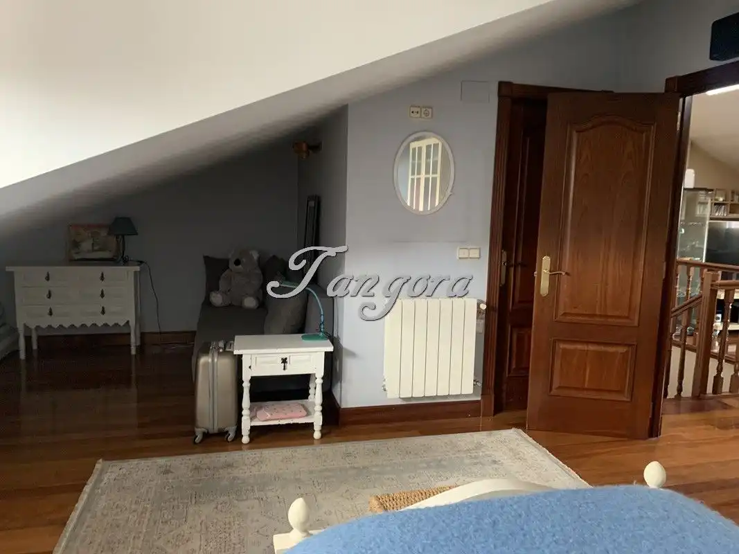 Schlafzimmer von Einfamilien-Reihenhaus zum Verkauf in Castro-Urdiales mit Heizung, Parkett und Terrasse