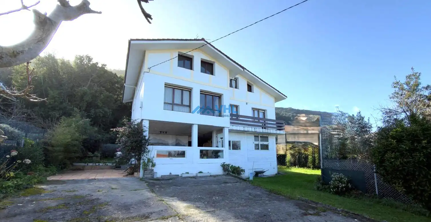 Casa amb jardí en venda a N-634
