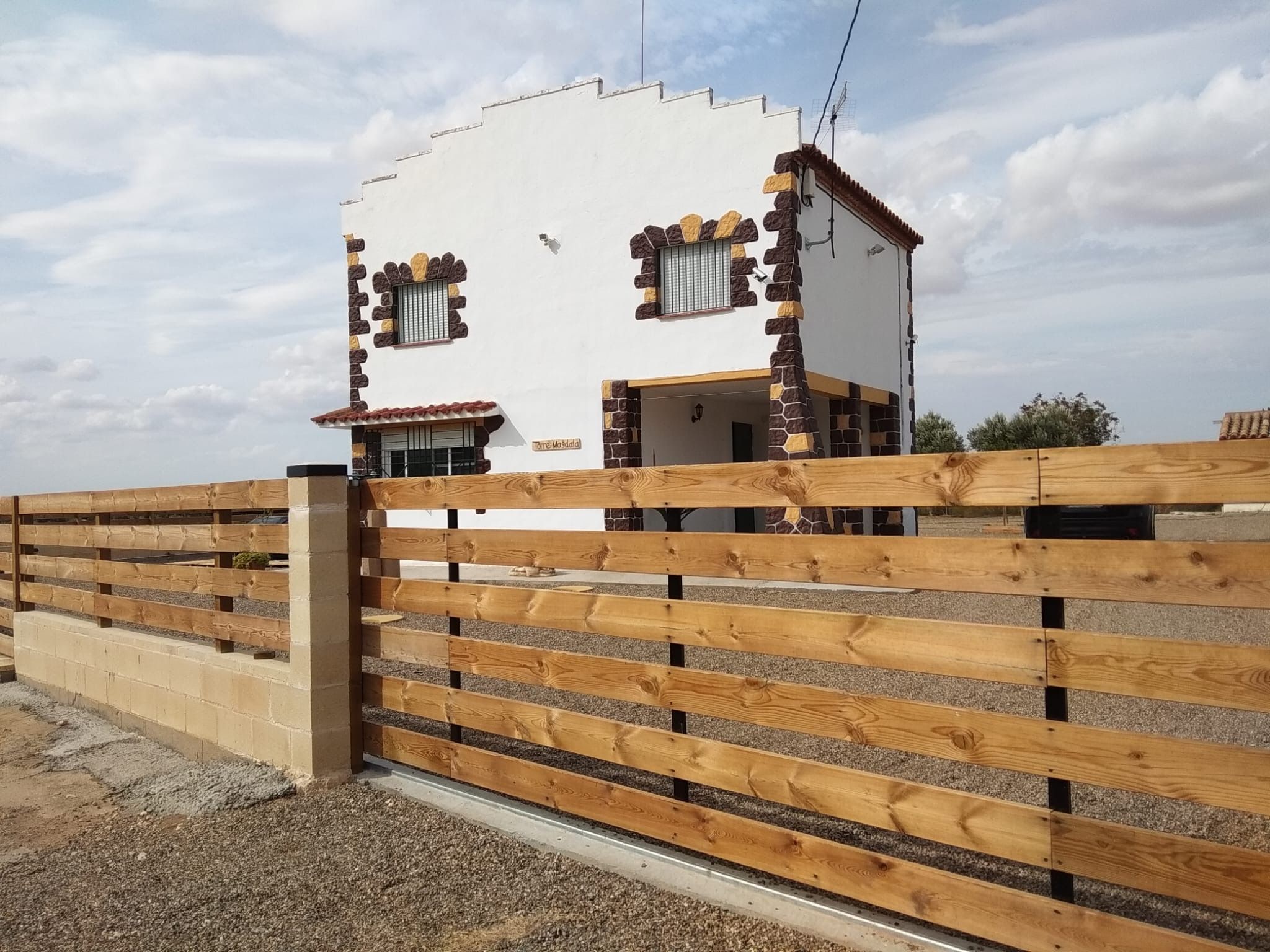 Vista exterior de Casa o xalet en venda en Híjar amb Calefacció, Jardí privat i Traster