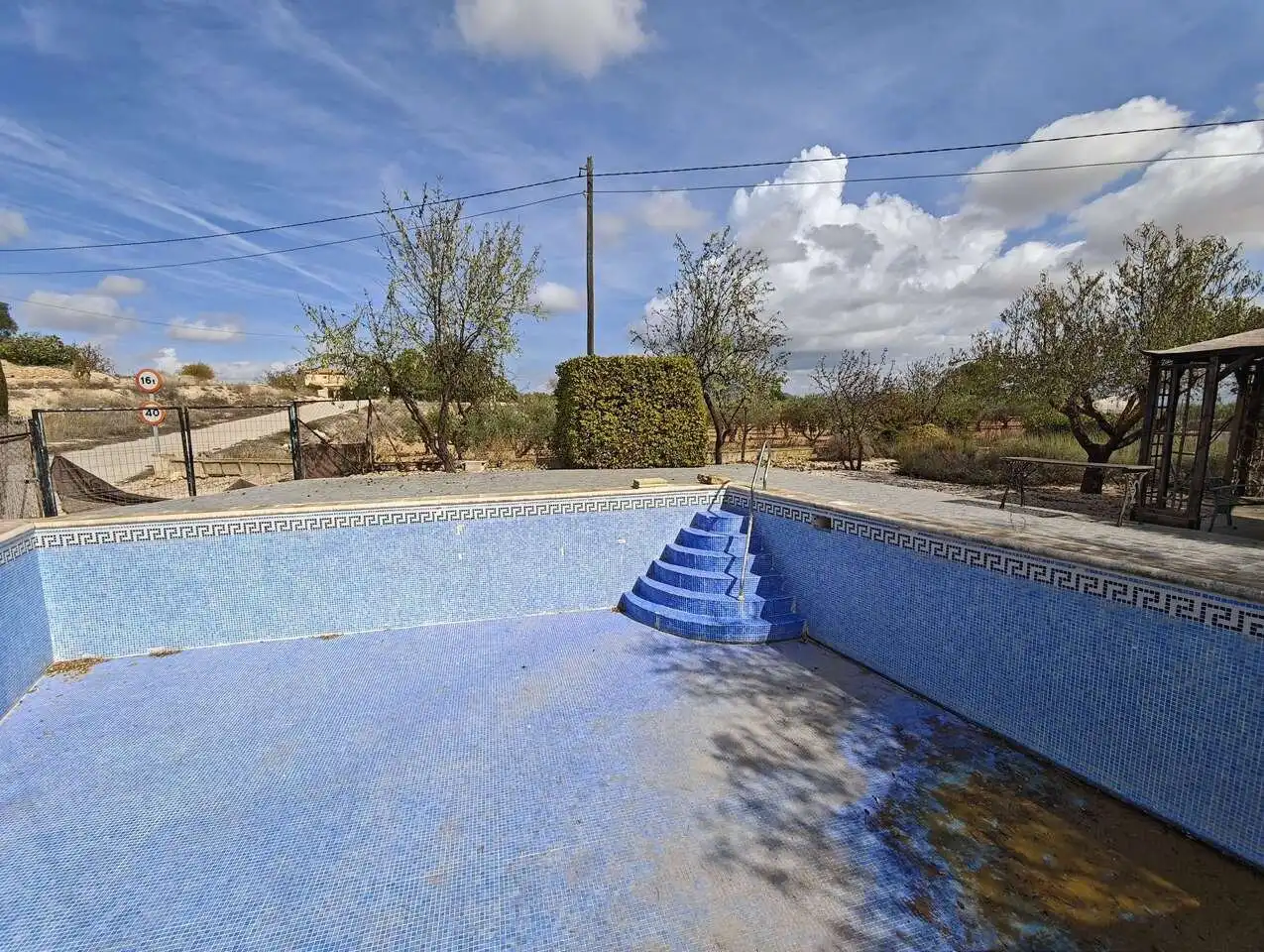 Piscina de Finca rústica en venta en Yecla con Terraza y Amueblado