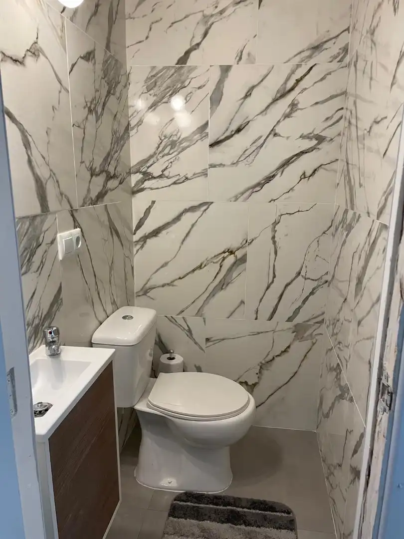 Baño de Piso en venta en Oliva con Amueblado y Alarma