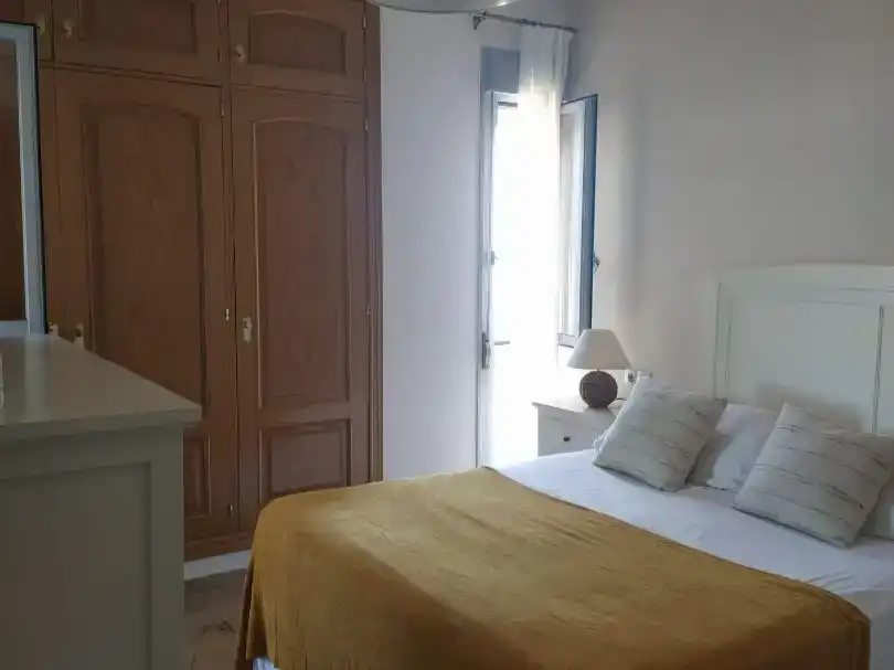 Schlafzimmer von Wohnung zur Miete in  Sevilla Capital mit Klimaanlage und Schwimmbad