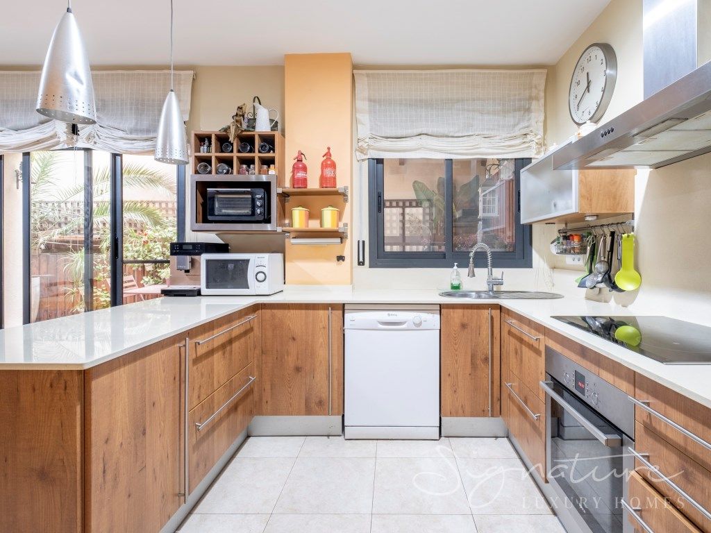 Kitchen of Planta baja for sale in Sant Cugat del Vallès  with Air Conditioner, Private garden and Terrace