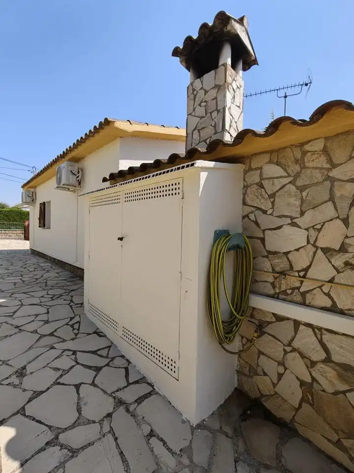 Vista exterior de Casa o xalet en venda en Caldes de Malavella amb Aire condicionat, Calefacció i Jardí privat